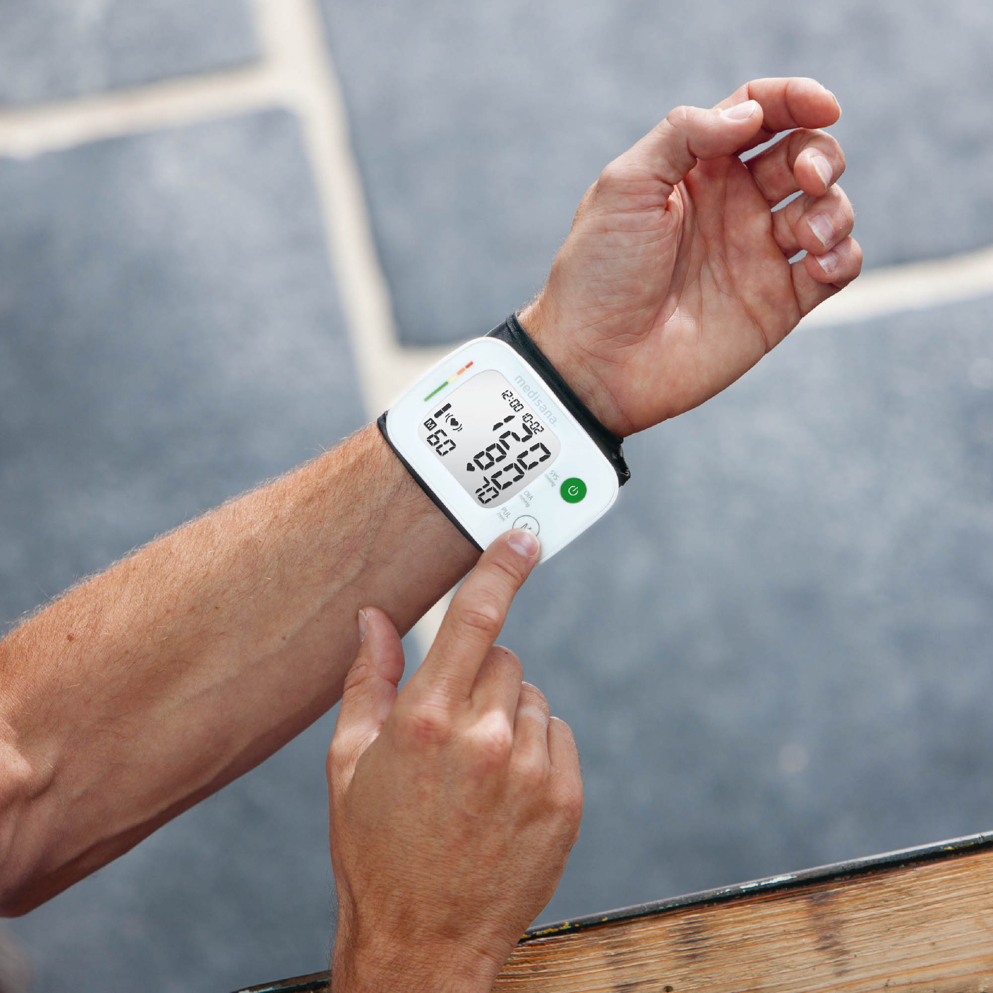 06388cb89be87813de3cac365faec887 BW 335 | Wrist Blood Pressure Monitor