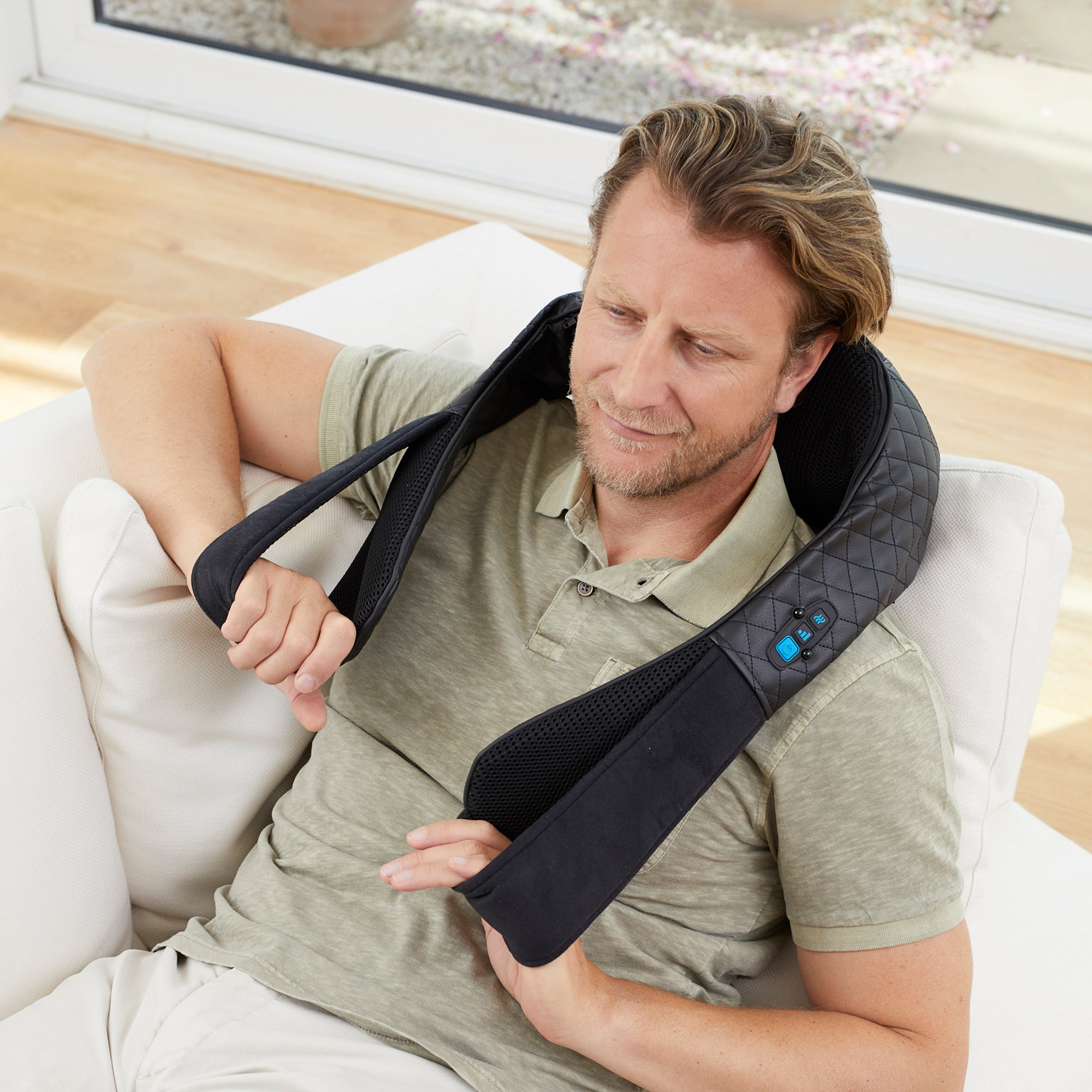 b902f8f6b5c3622517d4ee91cc67225a NMG 850 black | Gel Shiatsu neck massager